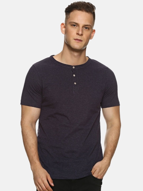 

Campus Sutra Men Purple Solid Henley Neck T-shirt