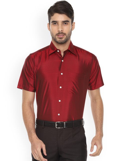 

Louis Philippe Men Maroon Regular Fit Solid Party Shirt