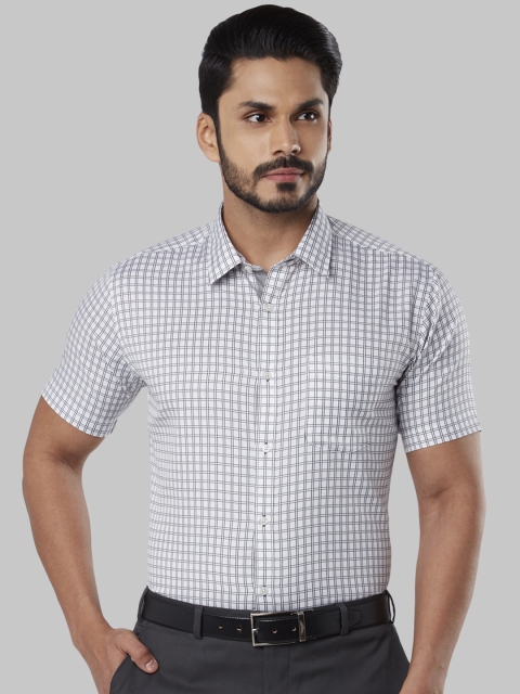 

Next Look Men White & Black Regular Fit Checked Casual Shirt
