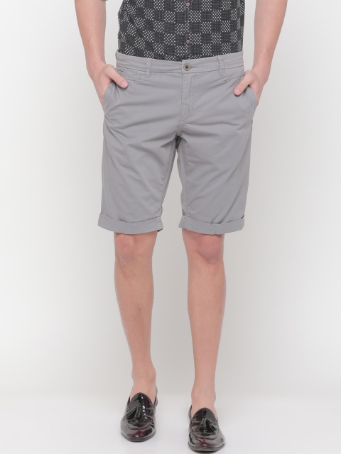 

SHOWOFF Men Grey Solid Slim Fit Chino Shorts