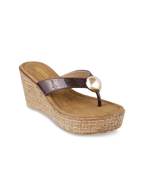 

Metro Women Brown Solid Sandals