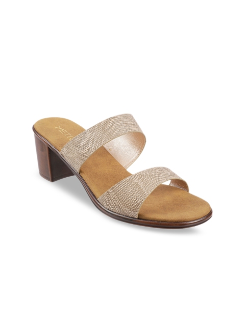 

Metro Women Beige Textured Sandals