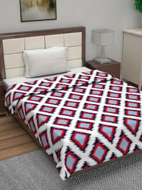 

Divine Casa Red & Black Geometric AC Room 110 GSM Single Bed Dohar
