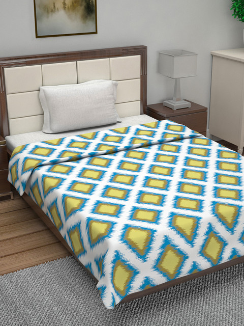 

Divine Casa Yellow & Blue Geometric AC Room 110 GSM Single Bed Dohar