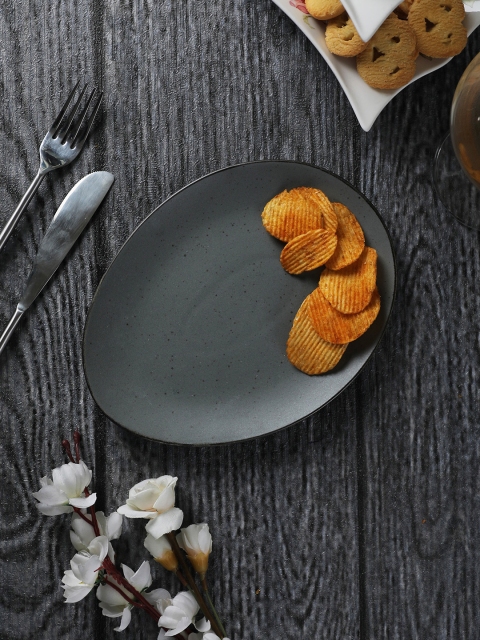 

Devnow Grey Oval Shaped Salad Ceramic Plate