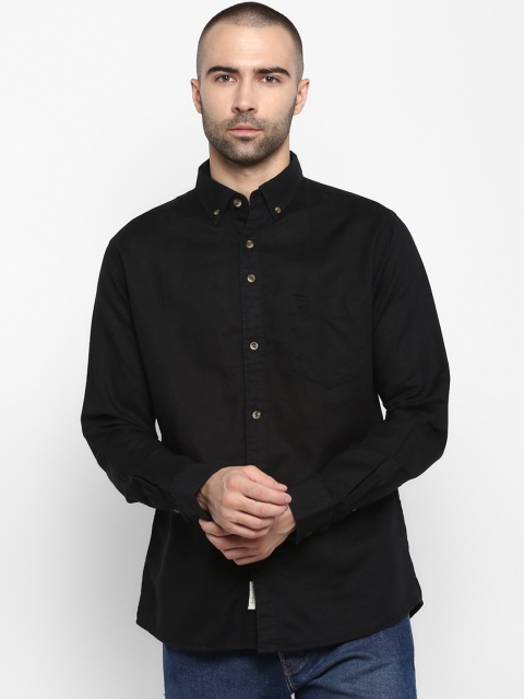 

Red Tape Men Black Regular Fit Solid Casual Shirt