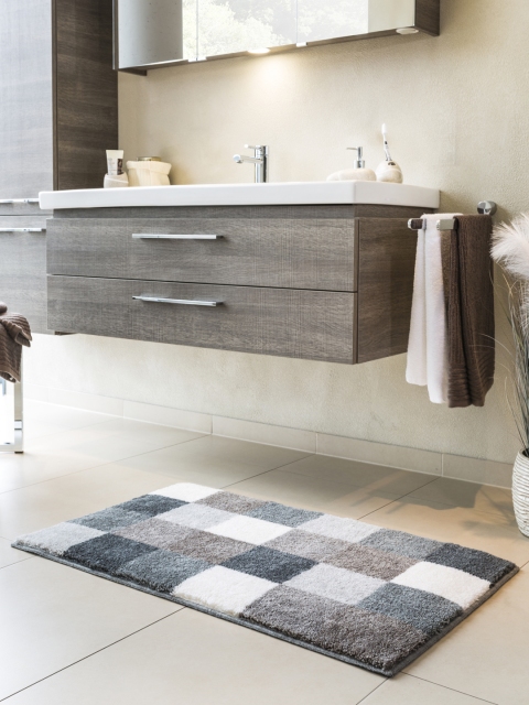 

OBSESSIONS Grey Checked Tufted Poly Acrylic Rectangular Bath Rug