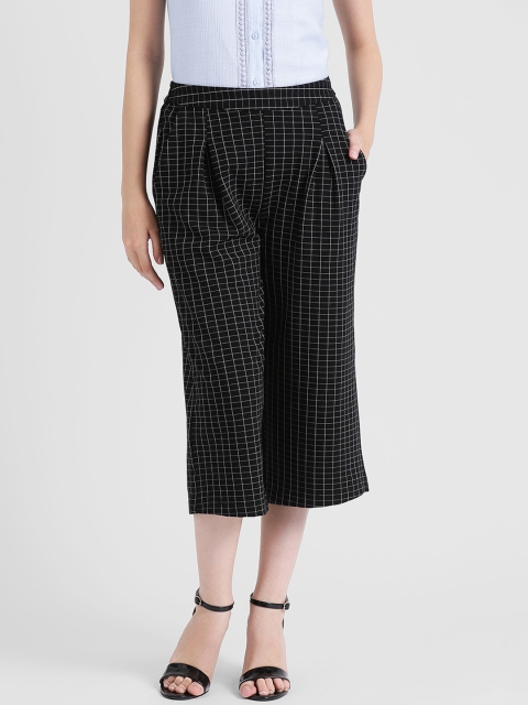 

Zink London Women Black Loose Fit Checked Parallel Trousers