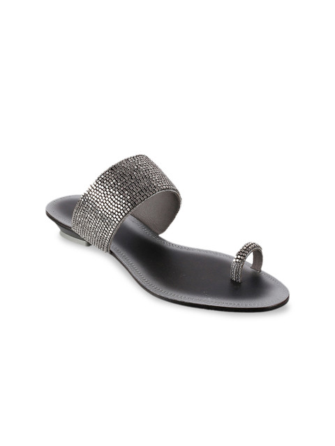 

Metro Women Grey Solid Heels