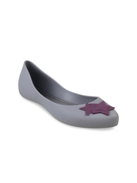 

Metro Women Grey Solid Ballerinas