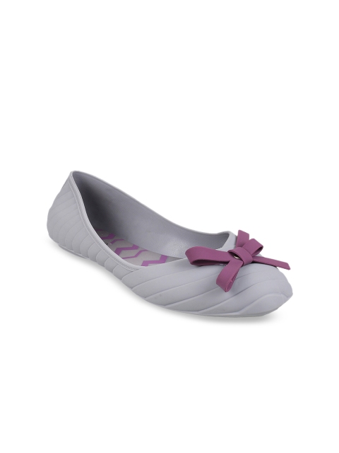 

Metro Women Grey Solid Ballerinas
