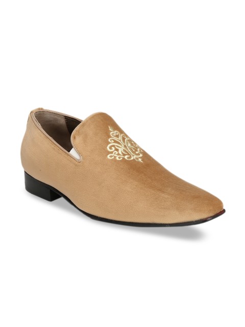 

Hitz Men Beige Embroidered Velvet Loafers
