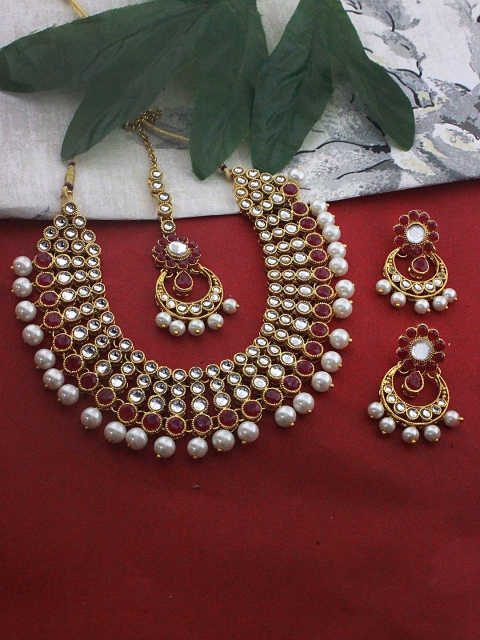 Sia Art Jewellery Women Gold-Plated & Maroon Tasselled Jewellery Set