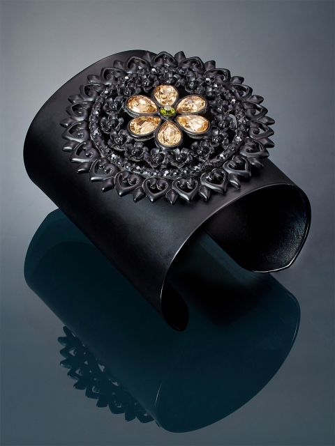 

shaze Black & Gold-Toned Brass-Plated Antique Cuff Bracelet