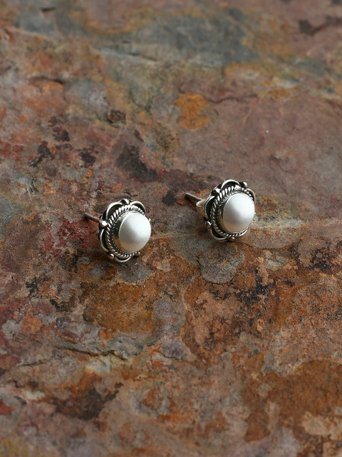 

Silverholic Silver-Toned & Off-White Handcrafted Circular Studs