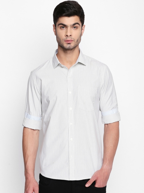 

Solemio Men White & Black Regular Fit Checked Casual Shirt
