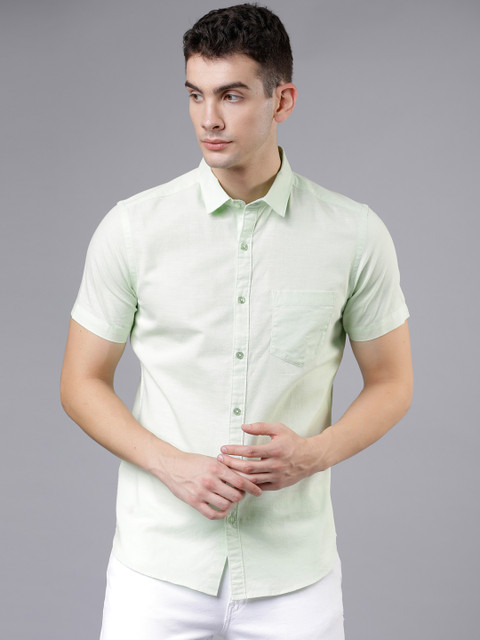 

Black coffee Men Green Slim Fit Solid Casual Shirt
