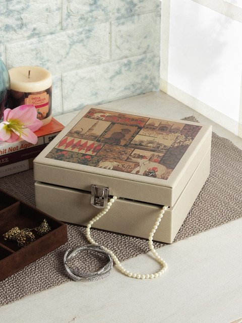 

India Circus by Krsnaa Mehta Unisex Cream-Coloured Jewellery Organiser