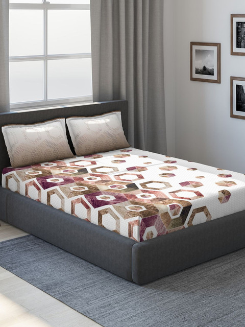 

DDecor Red & Beige Geometric 180 TC Cotton Queen Bedsheet with 2 Pillow Covers