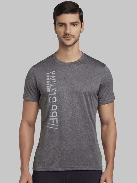 

Parx Men Grey Solid Round Neck T-shirt