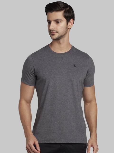 

Parx Men Grey Solid Round Neck T-shirt