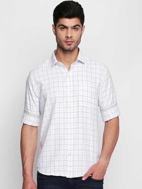 

Solemio Men White & Black Regular Fit Checked Casual Shirt