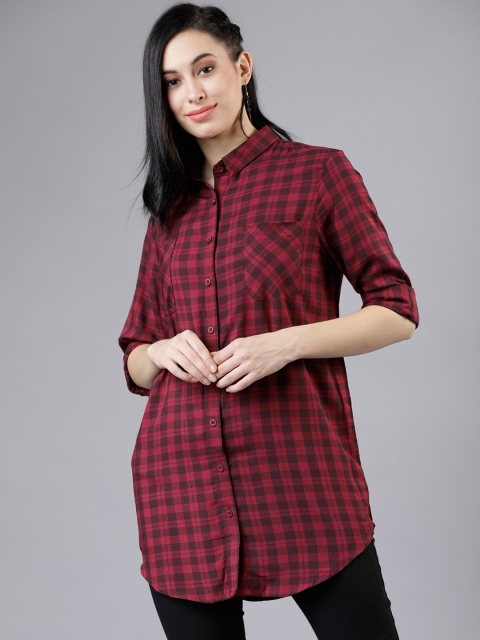 

Tokyo Talkies Women Maroon & Black Regular Fit Checked Casual Shirt