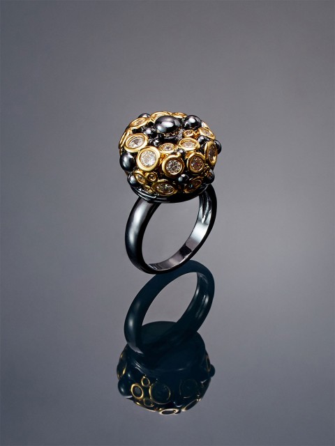 

shaze Women Black & Gold-Toned CZ-Studded Finger Ring