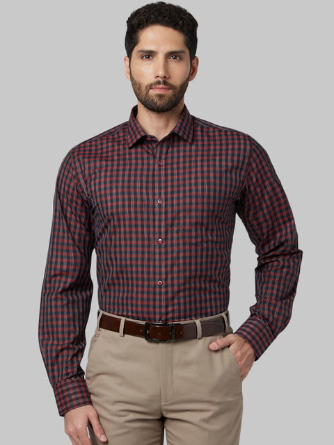 

Park Avenue Men Red Slim Fit Checked Formal Shirt