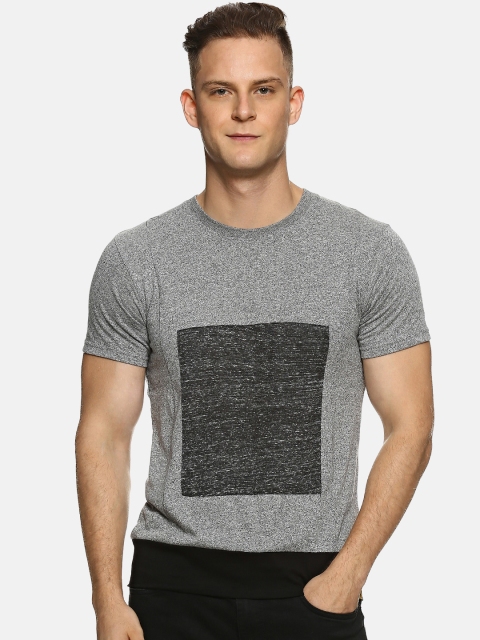 

Campus Sutra Men Charcoal Colourblocked Round Neck T-shirt