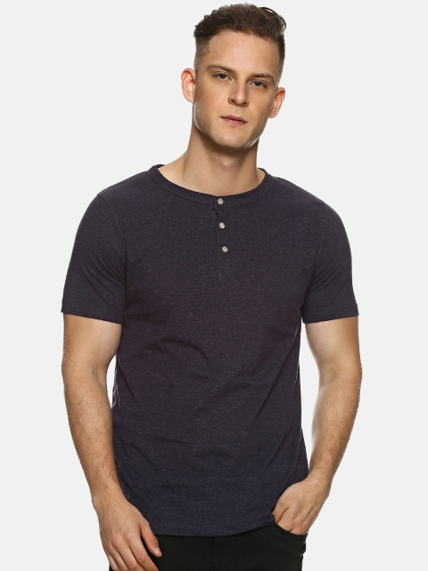 

Campus Sutra Men Purple Solid Henley Neck T-shirt