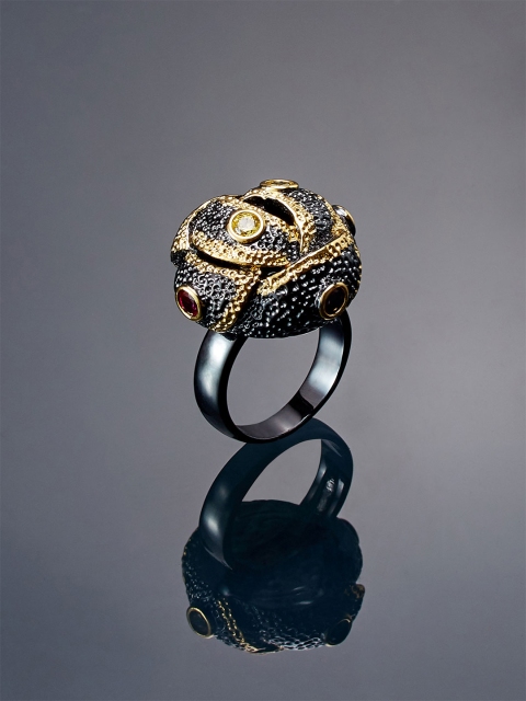 

shaze Women Black & Gold-Toned CZ-Studded Finger Ring