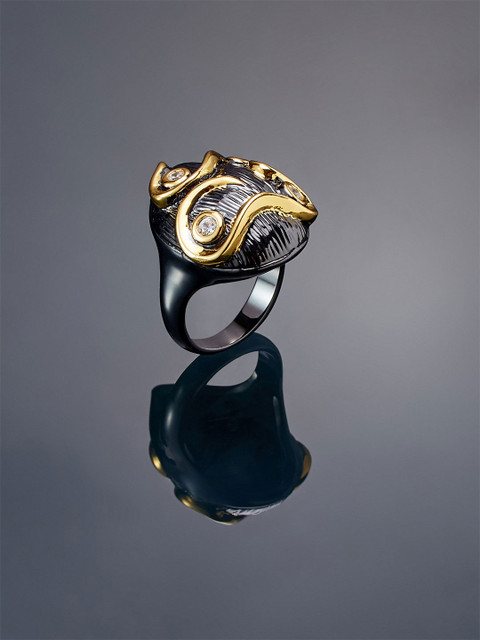 

shaze Women Black & Gold-Toned CZ-Studded Finger Ring