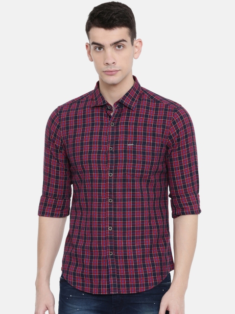 

IMYOUNG Men Red & Black Slim Fit Checked Casual Shirt