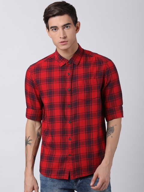 

Toss Winner Men Red & Black Slim Fit Checked Casual Shirt