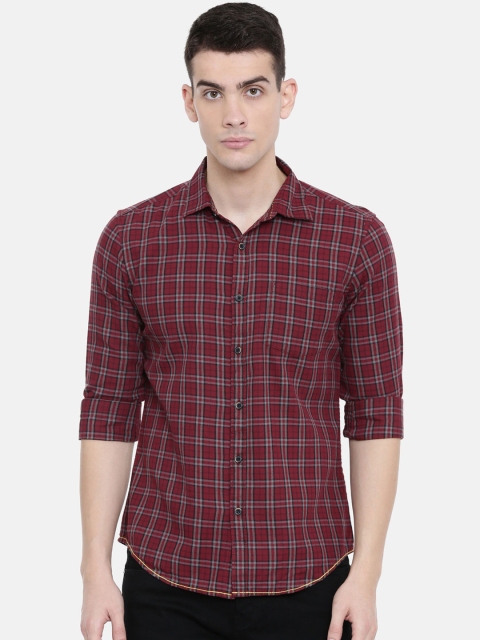 IMYOUNG Men Red Slim Fit Checked Casual Shirt