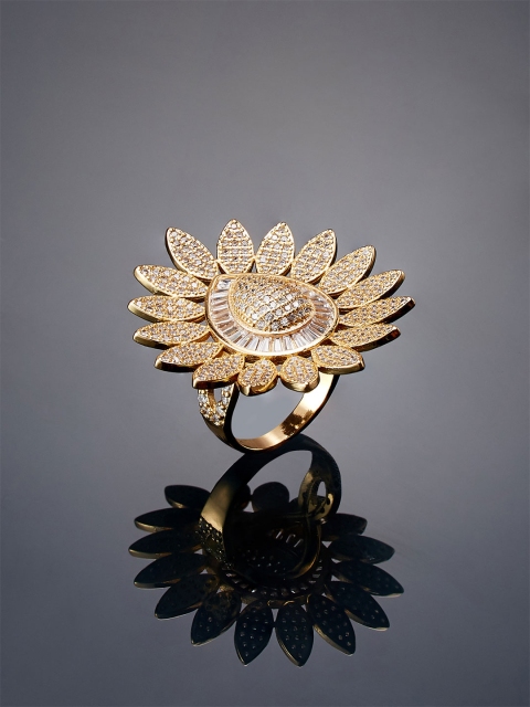 

SHAZE Women Gold Plated Petunia Ring
