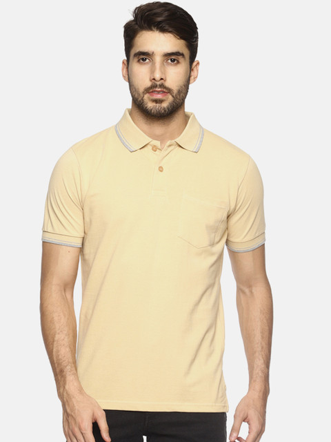 

Masculino Latino Men Beige Solid Polo Collar T-shirt