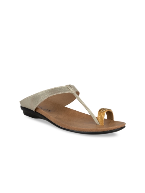 

SOLES Women Gold-Toned Solid One Toe Flats