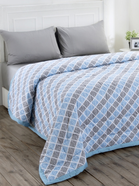 

MASPAR Blue Geometric AC Room 110 GSM Double Bed Quilt