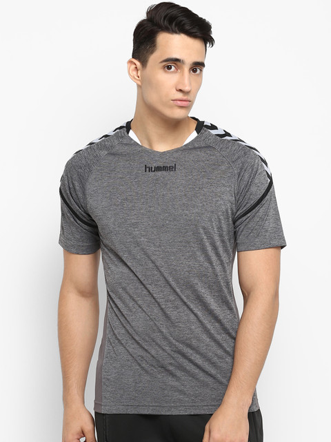 

hummel Men Grey Solid Round Neck T-shirt