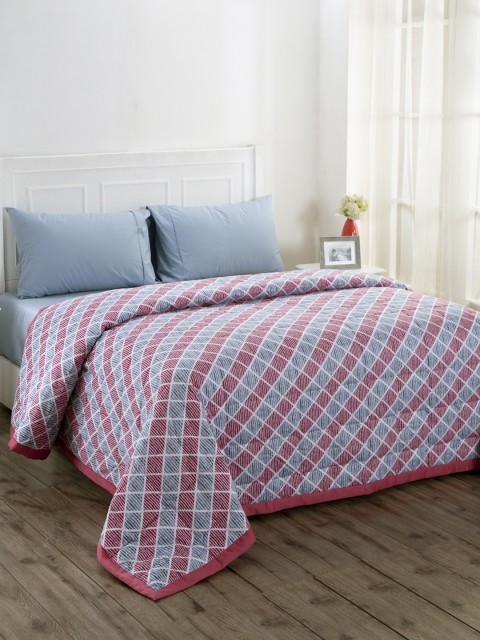 

MASPAR Red & Blue Geometric AC Room 110 GSM Double Bed Quilt