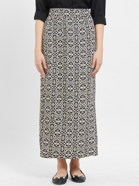 

Fusion Beats Women Black & White Printed Straight Maxi Skirt