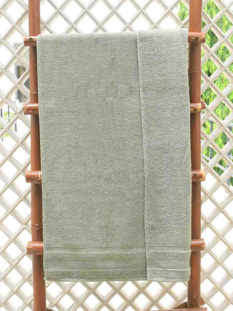 

Avira Home Green Solid Cotton 550 GSM Bath Towel