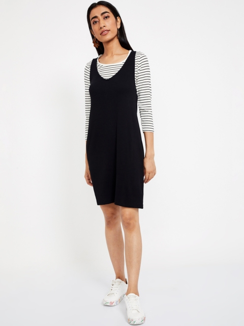 

Bossini Women Black Pinafore Solid Knitted Dress