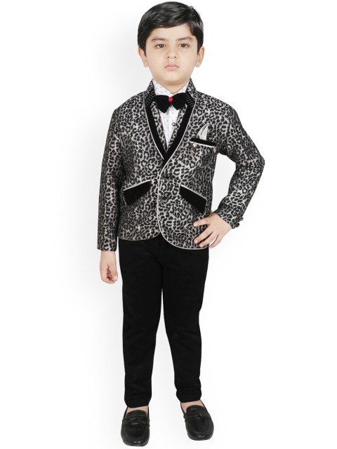 

SG YUVRAJ Boys Grey & White Self Design Regular-Fit Tuxedo Suit Set