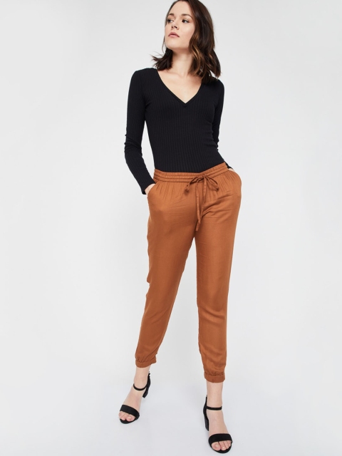 

Bossini Women Beige Regular Fit Solid Joggers