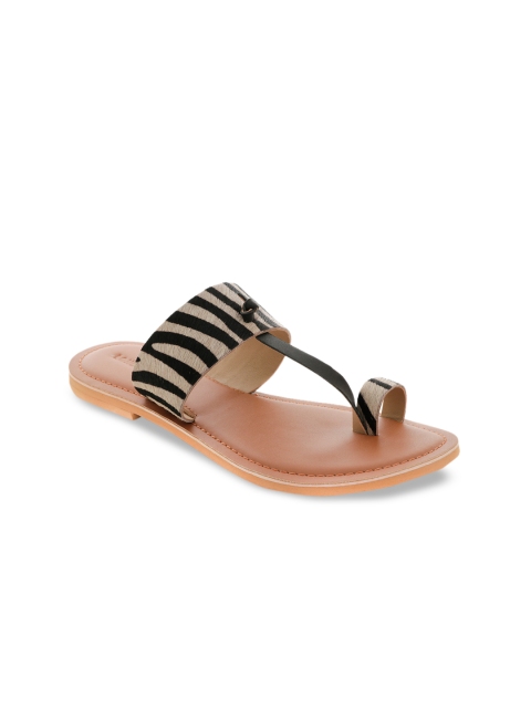 

London Rag Women Black Printed Leather One Toe Flats