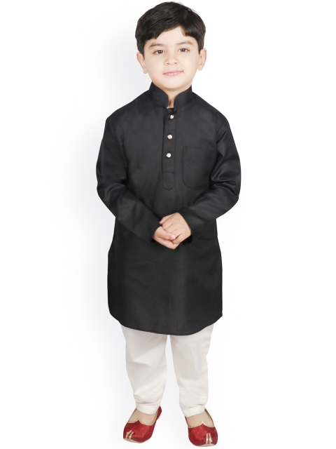 

SG YUVRAJ Boys Black & White Solid Kurta with Trousers