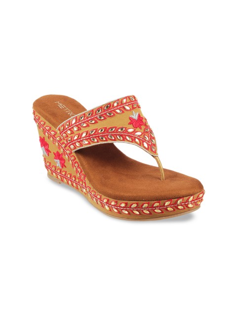 

Metro Women Brown Woven Design Wedges